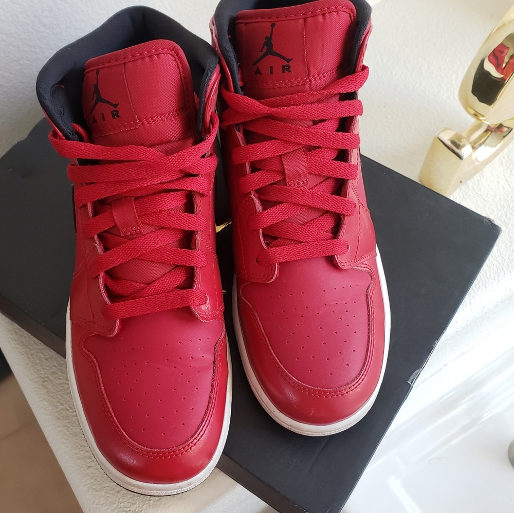 Red/black air jordan shoes